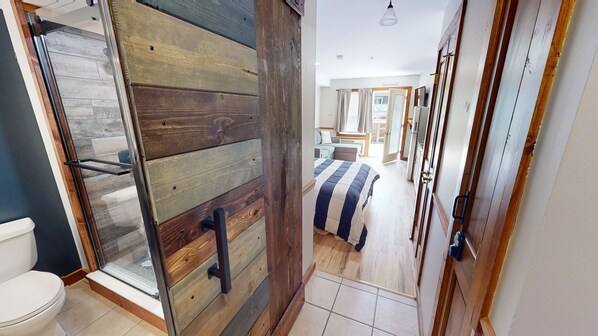 WiFi, bed sheets - Cozy Studio in Highland House - direct to slopes! by RedAwning (Snowshoe)