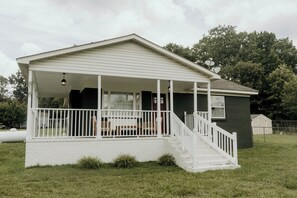 Exterior - Beautiful Country House! (Kings Mountain)
