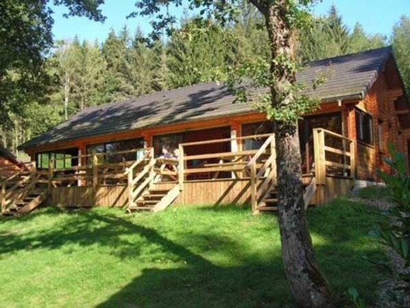 Exterior - Camping 3 étoiles - Piscine - eehihh (Corrèze)