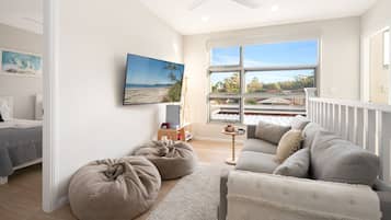5 habitaciones, tabla de planchar con plancha, cuna de viaje y wifi