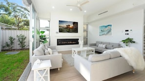 Smart TV, fireplace, ping pong, offices