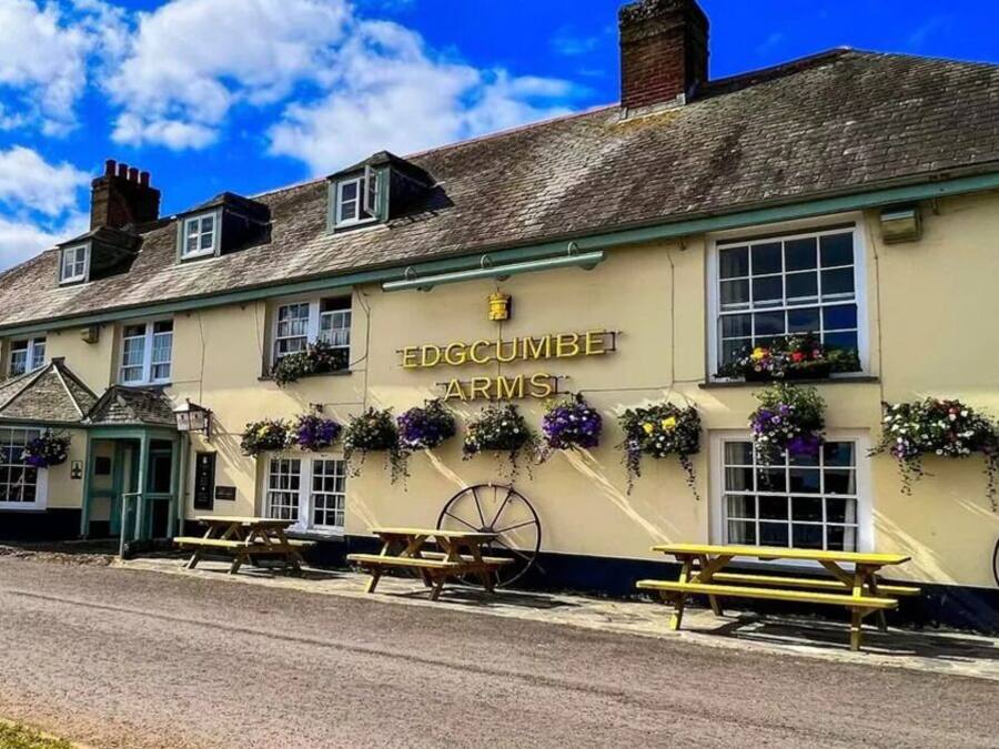 Fachada de la propiedad