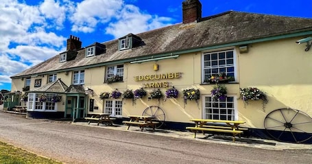 Vista frontal de la propiedad