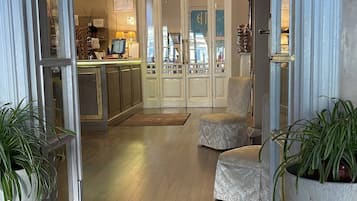 Room, 1 Bedroom, Smoking, Balcony | Lobby