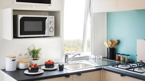 Fridge, microwave, stovetop