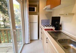 Fridge, microwave, stovetop