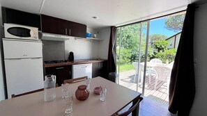 Fridge, microwave, stovetop