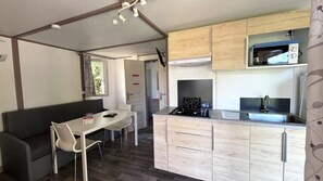 Kühlschrank, Mikrowelle, Herdplatte