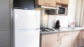 Fridge, microwave, stovetop