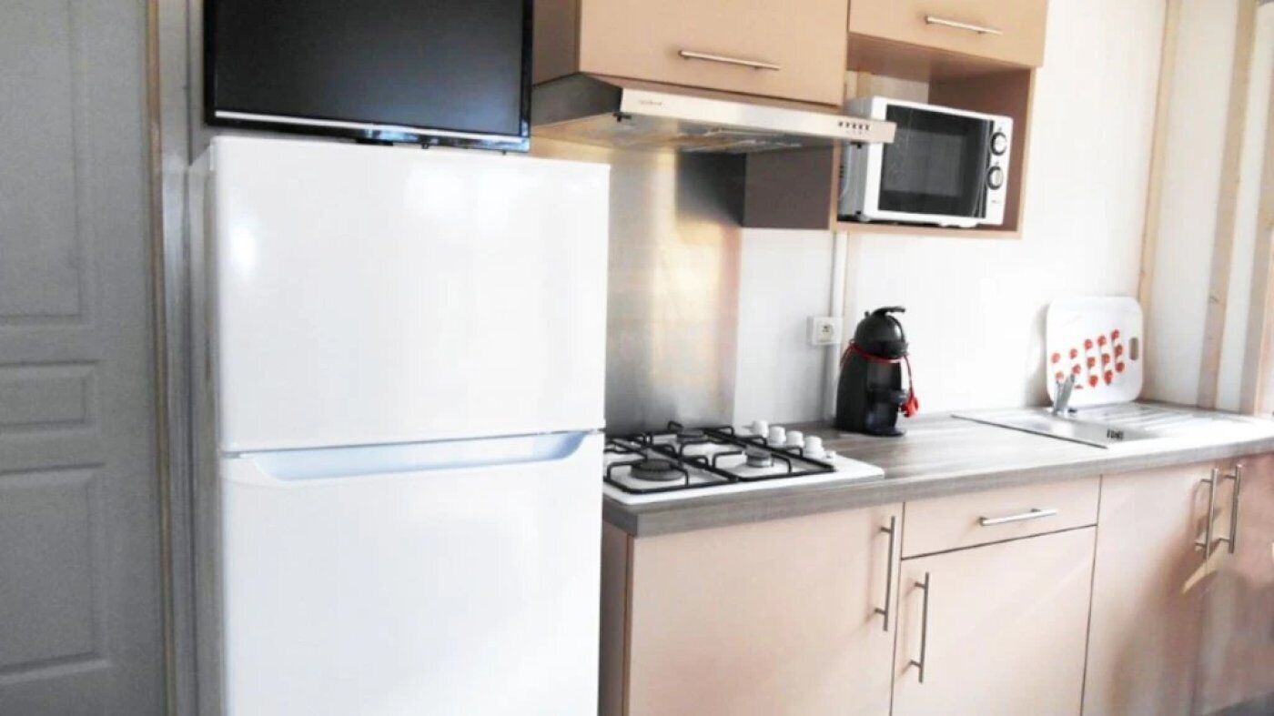 Fridge, microwave, stovetop