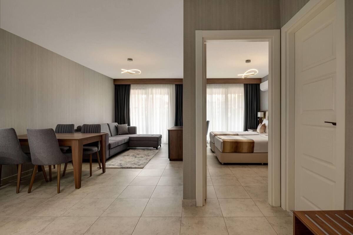 Family Room, Multiple Beds, Non Smoking | Minibar, soundproofing, iron/ironing board, WiFi (free)
