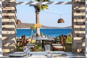 Outdoor dining - Dolce By Wyndham Cesme Alacati (Cesme)