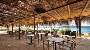 3 bars/lounges, beach bar