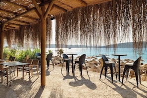 3 bars/lounges, beach bar - Dolce By Wyndham Cesme Alacati (Cesme)