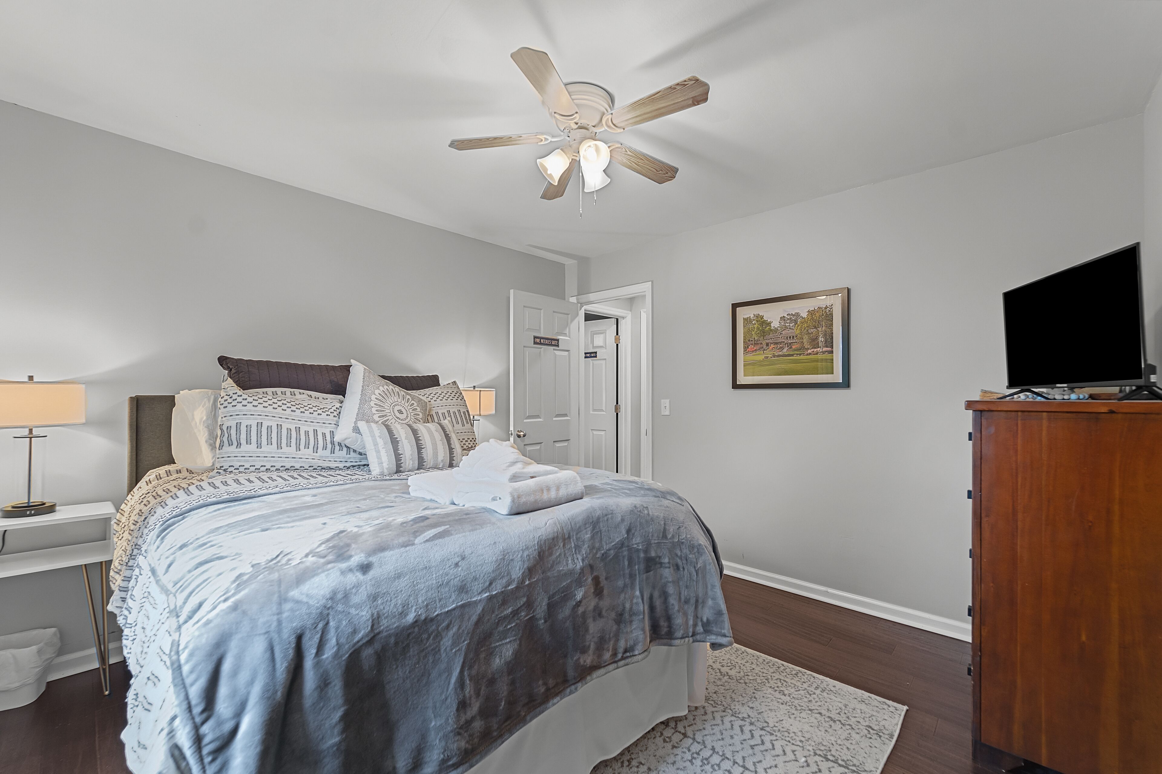 6 bedrooms, iron/ironing board, WiFi, bed sheets