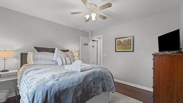 6 bedrooms, iron/ironing board, WiFi, bed sheets