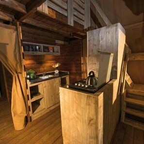 Unclassified image, 5 of 21, button