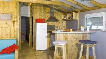 Fridge, stovetop, dishwasher, toaster