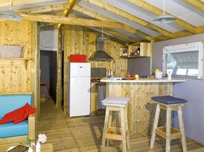 Fridge, stovetop, dishwasher, toaster - Cabane 3 étoiles - Piscine  - efadfg (Florac)