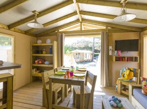 Dining - Cabane 3 étoiles - Piscine  - efadfg (Florac)