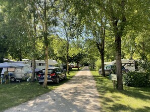 Estacionamiento en la propiedad 
