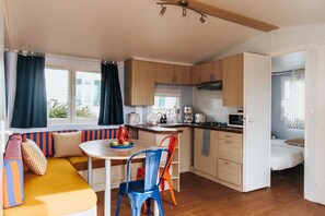 Fridge, microwave, stovetop, cookware/dishes/utensils