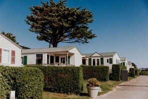 Exterior - ZEcamping piscine couverte animaux acceptés mobil-home TV 25m2 4 pers (Pleumeur-Bodou)