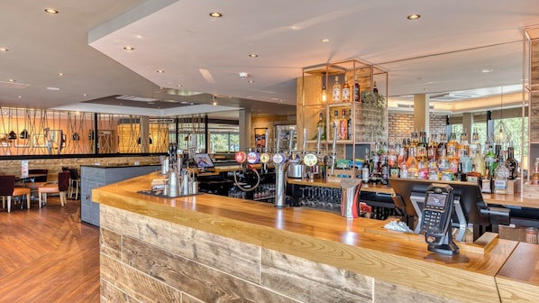 Bar (trong khuôn viên)
