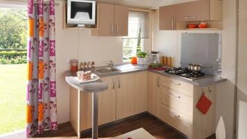 Kjøleskap, mikrobølgeovn og kokeplater