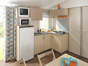 Fridge, microwave, stovetop