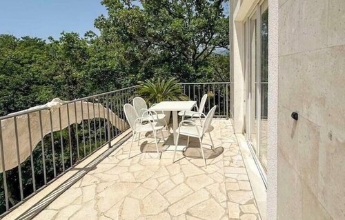 Duplex 2-Bedroom Apt in Budva 2