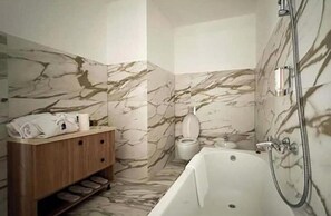 Bathroom - Duplex 2-Bedroom Apt in Budva 2 (Budva)