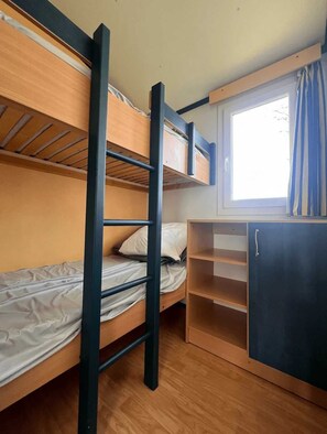 2 bedrooms