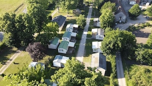 A residential area with multiple mobile homes arranged in rows along a central path. - ZEcamping 3* dog friendly mobil-home 16m2 2 pers (Auxonne)