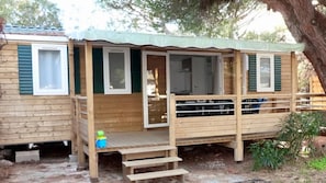 Exterior - ZEcamping 3* 200m plage chiens acceptés locatif TV 36m2 6 pers (Hyères)