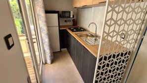 Kühlschrank, Mikrowelle, Herdplatte