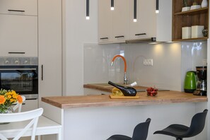 Kjøleskap, mikrobølgeovn, ovn og oppvaskmaskin