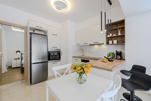 Fridge, microwave, oven, stovetop