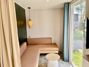 Unclassified image, 4 of 20, button