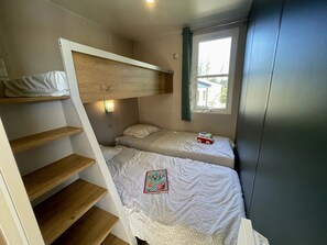 Unclassified image, 3 of 20, button