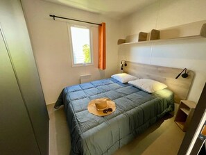 Unclassified image, 5 of 23, button