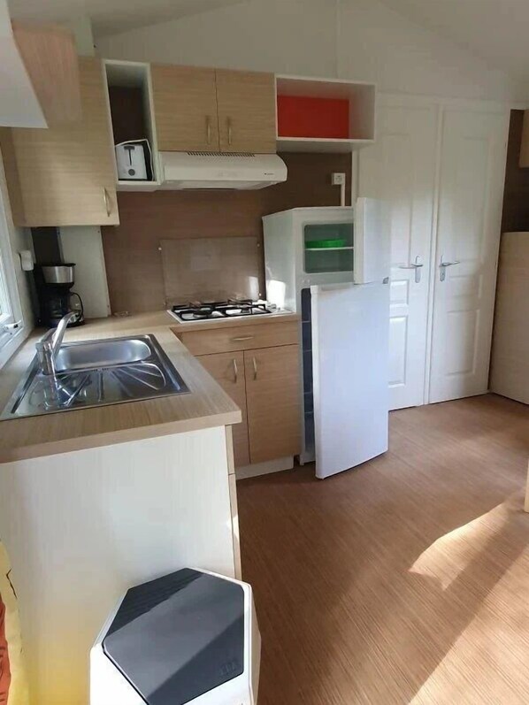 Fridge, microwave, stovetop, toaster