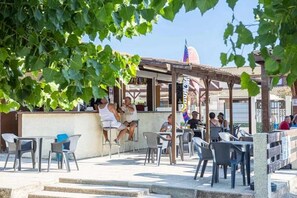 Outdoor dining - Camping 3 étoiles - Parc aquatique - efbhab (Portiragnes)