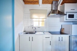 Fridge, microwave, stovetop