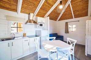 Fridge, microwave, stovetop