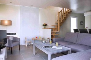 Télévision, table de tennis de table