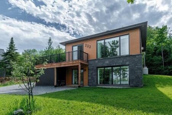 Vue de face de la maison