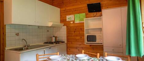 Kühlschrank, Mikrowelle, Herdplatte