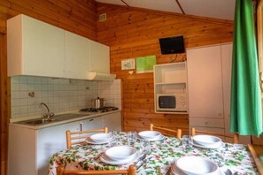 Fridge, microwave, stovetop