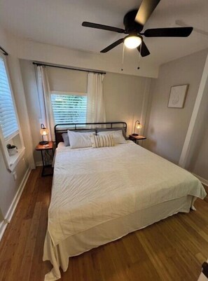 1 slaapkamer, een strijkplank/strijkijzer, gratis wifi, beddengoed